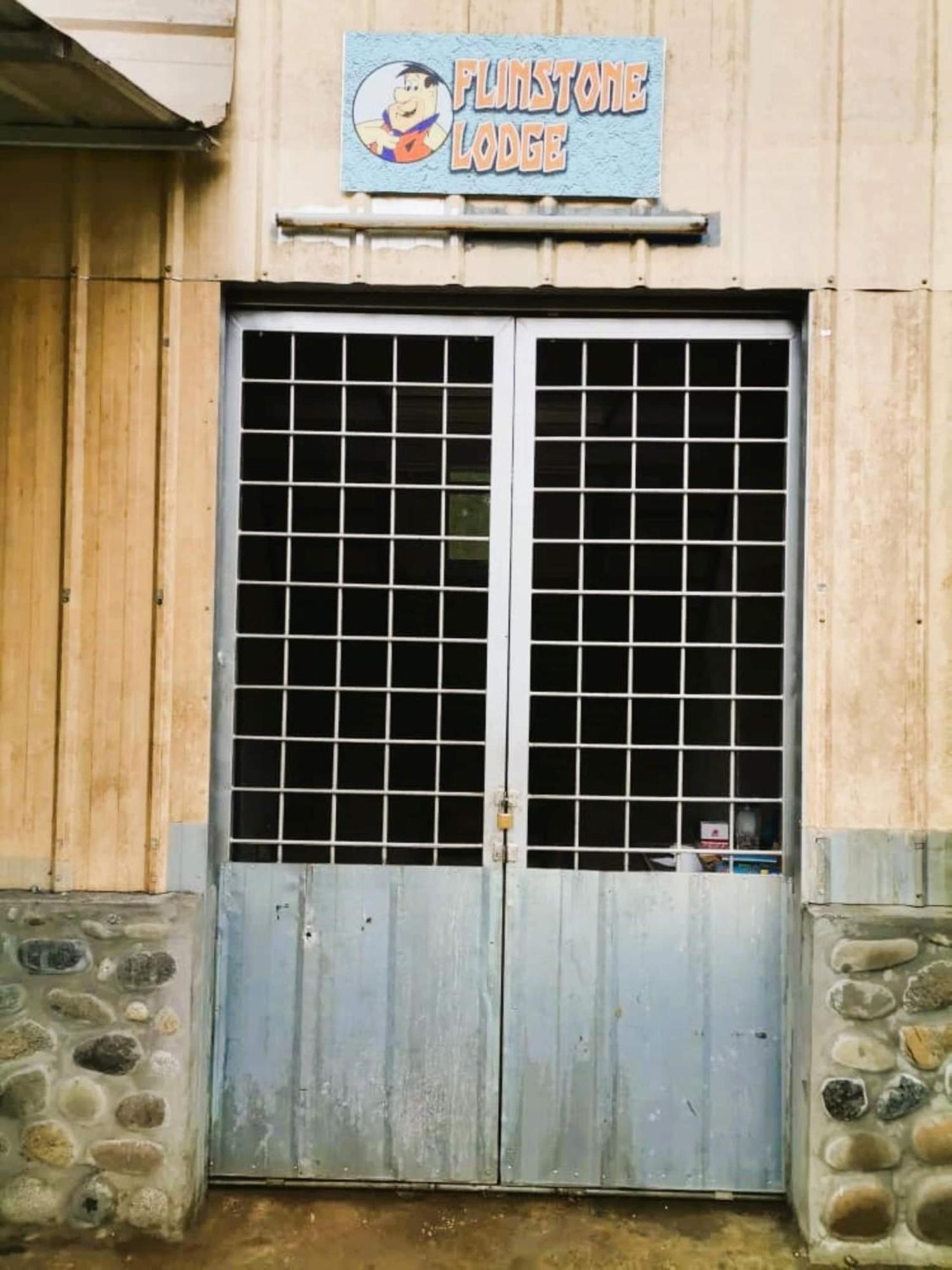 Oyo Home 90491 Flinstone Lodge Kota Kinabalu Bagian luar foto