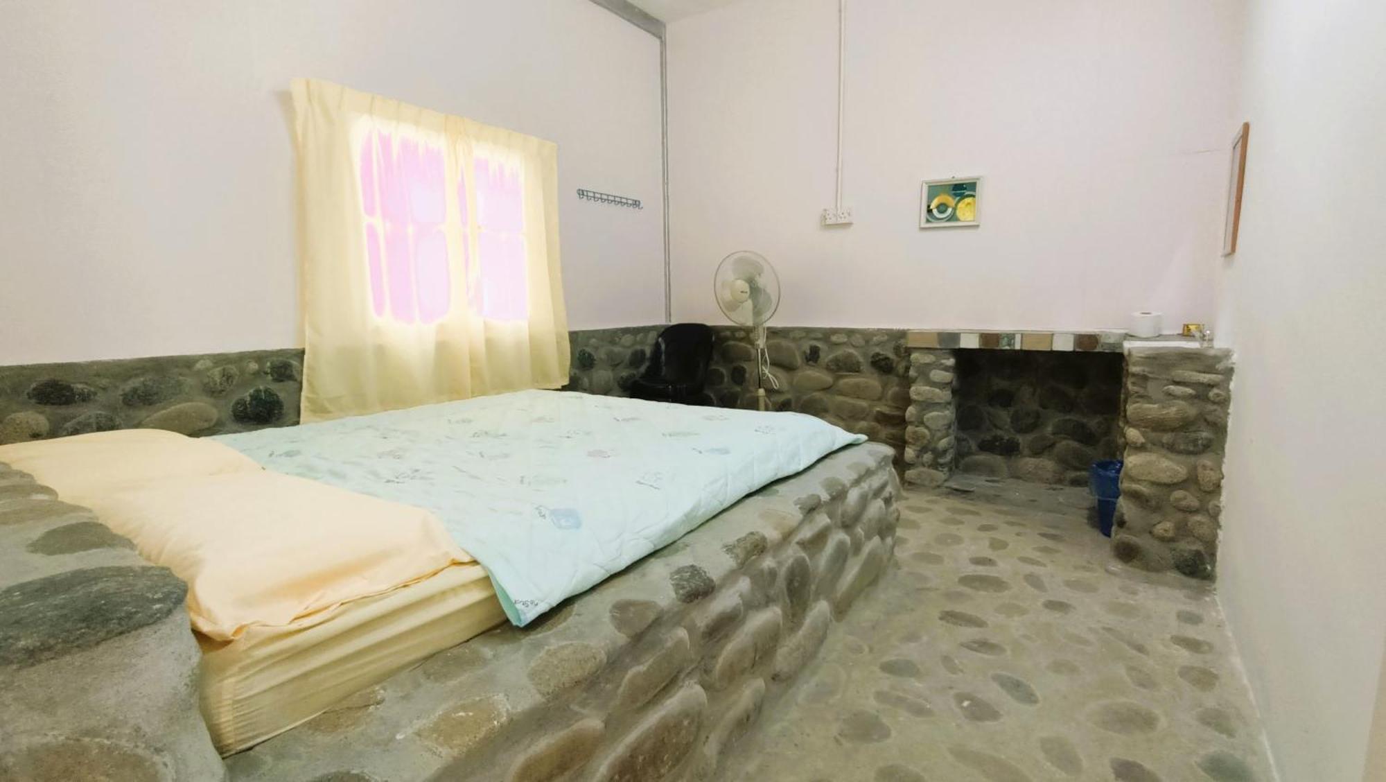 Oyo Home 90491 Flinstone Lodge Kota Kinabalu Bagian luar foto